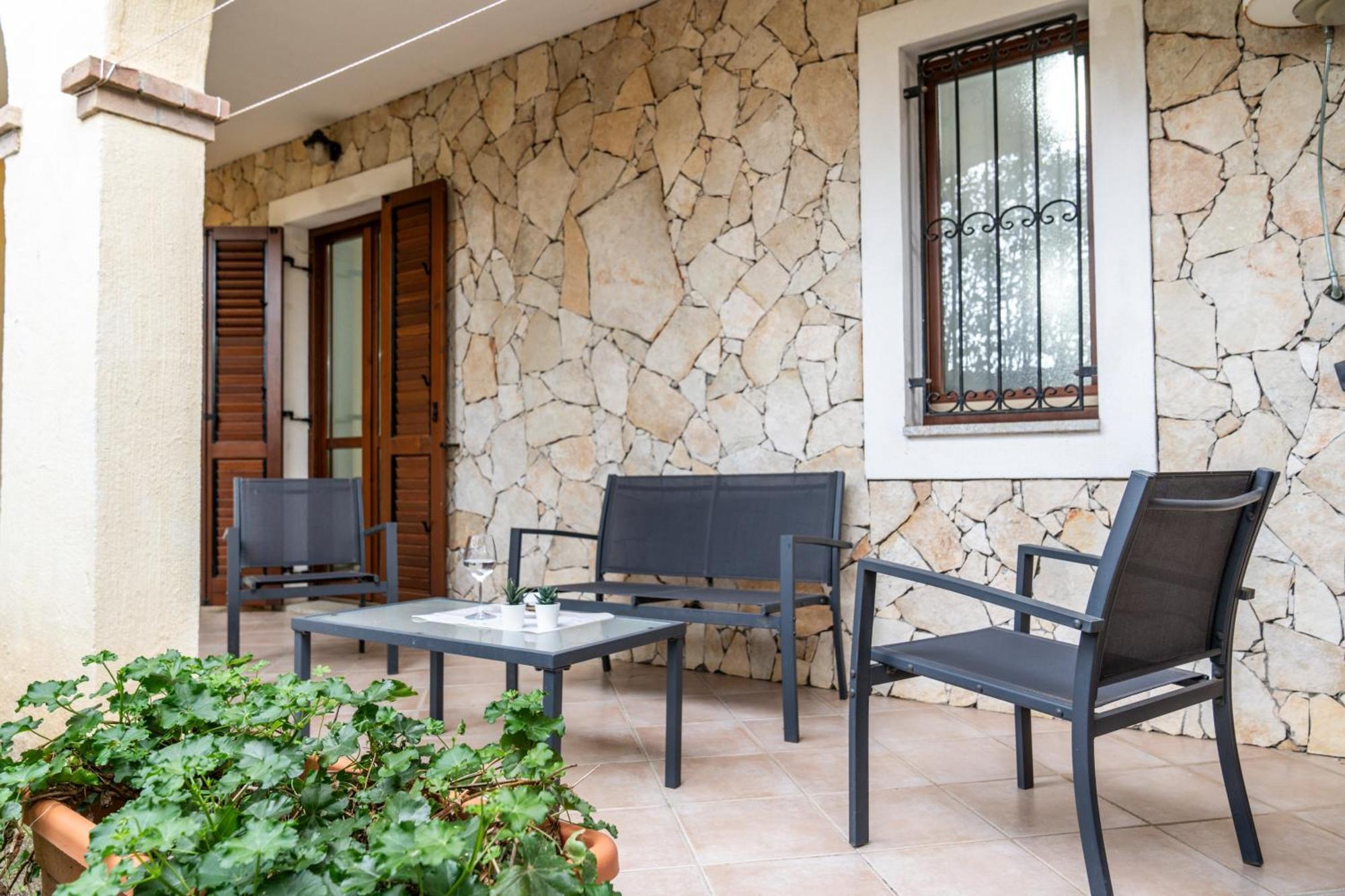 Apartment Casa Matilda Villasimius, 7 Posti, 3 Stanze, Doppio Giardino *